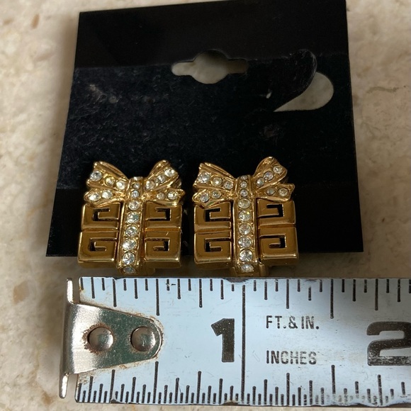 GIVENCHY Paris NY Gold Plate Crystal Present Gift Box Clip-On Earrings - Picture 7 of 12